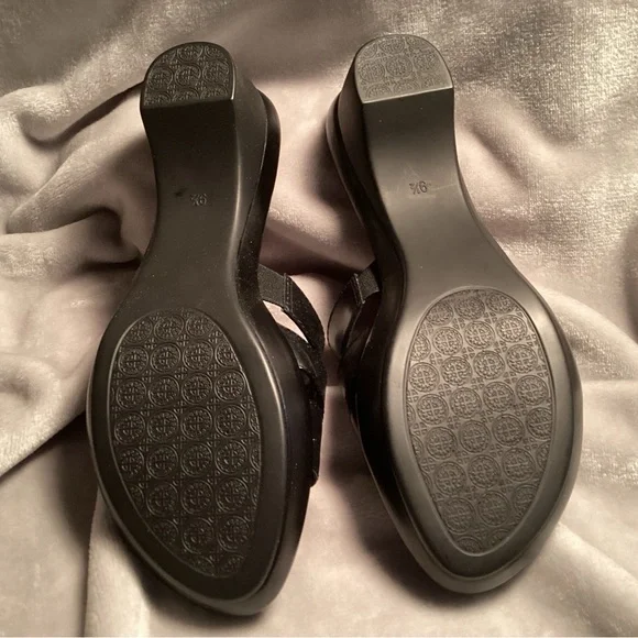 Women’s Black leather sandals. NWT Size 9.5 - Picture 4 of 9